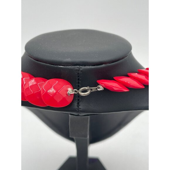 MCM 1960s Cherry Red Faceted Overlapping Coin Lucite Beaded Necklace Vintage - Picture 2 of 4